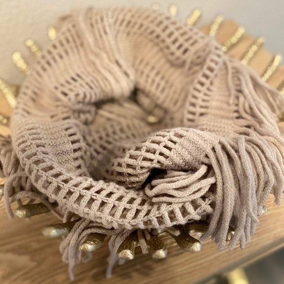 B.P. Infinity scarf color dusty mauve with tassels - Picture 2 of 6